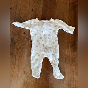 Tres beau belle baby sleeper 0-3 month white with elephants